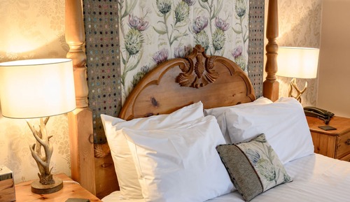 Room (Four Poster)