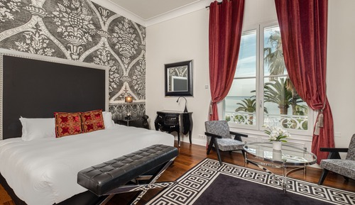 Deluxe Suite
