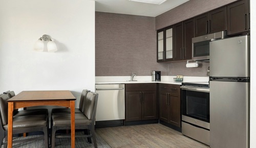 Suite, 2 Bedrooms, Non Smoking (Mobility/Hearing Access, Roll-in Shwr)