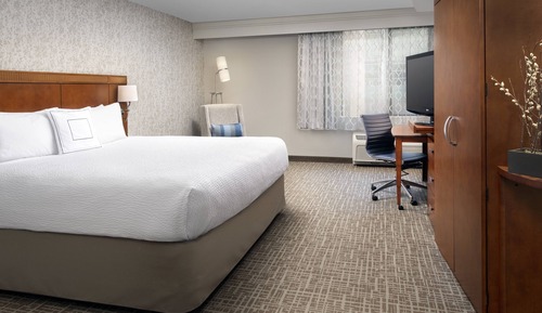 Suite, 1 Bedroom, Corner (Mobility/Hearing Accessible, Tub)