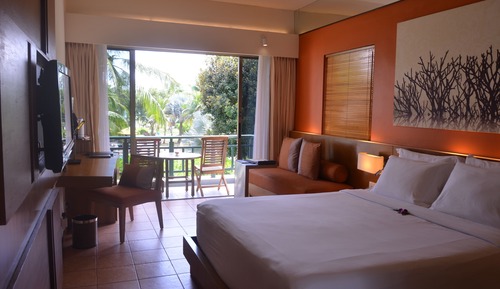Sea Breeze Room - Queen - Free Return Transfer (BBT Terminal and Resort)