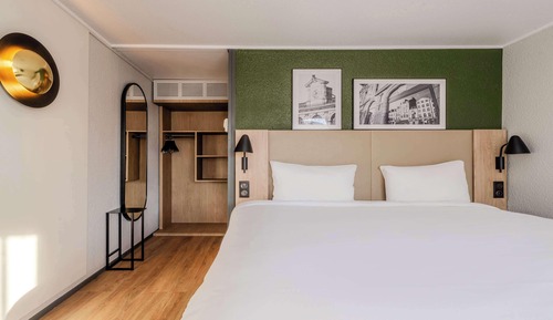 Standard Room, 1 Queen Bed