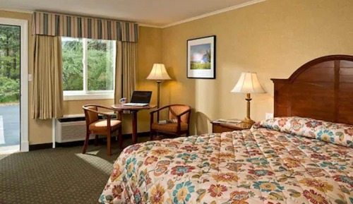 Standard Room, 1 Queen Bed