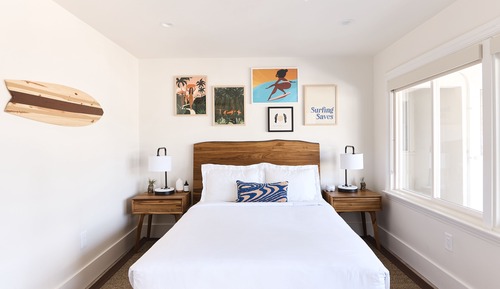Peaceful Queen Room with Bunk Beds