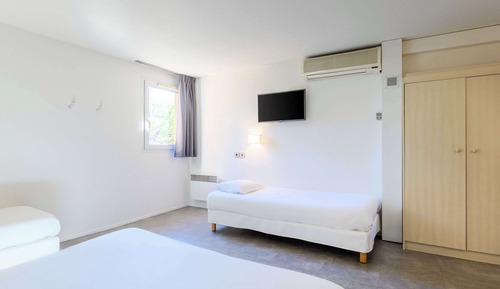 Family Room, 1 double bed and 2 twin beds