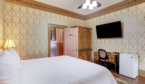 Premium Room, 1 King Bed, Jetted Tub