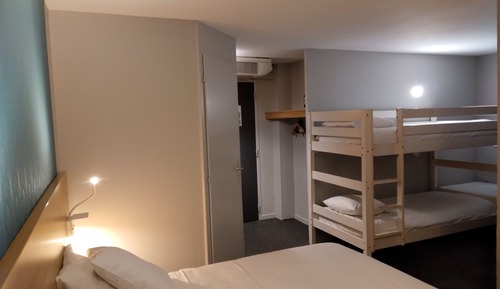 Quintuple Room