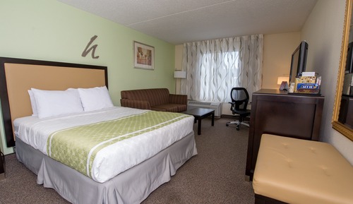 Standard Room, 1 Queen Bed