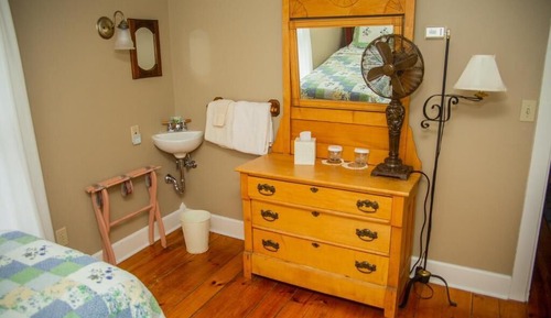 Triple Room, Multiple Beds, Shared Bathroom