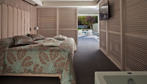 Executive Suite, Private Pool
