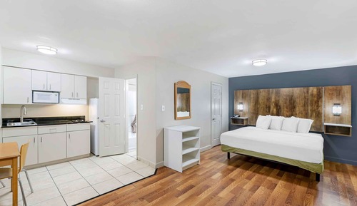 Studio, 1 King Bed, Non Smoking