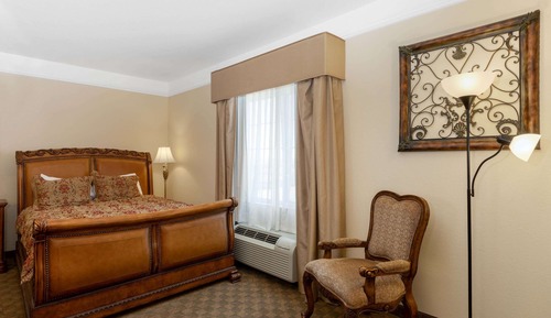 Deluxe Suite, Multiple Beds, Non Smoking (Deluxe Family Suite)