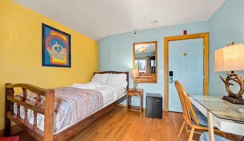 Double Room, 1 Double Bed, Shared Bathroom