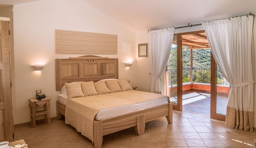Suite, Lake View