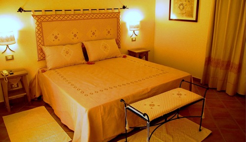 Classic Triple Room, Non Smoking, Partial Lake View