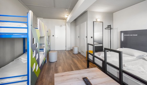 6-Bed Room