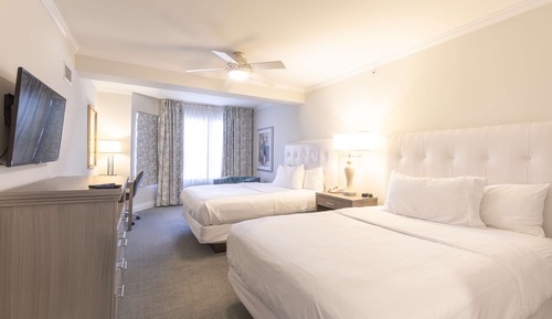 2 QUEEN ONE BEDROOM ACCESSIBLE TUB SUITE RENOVATED WITH SLEEPER SOFA
