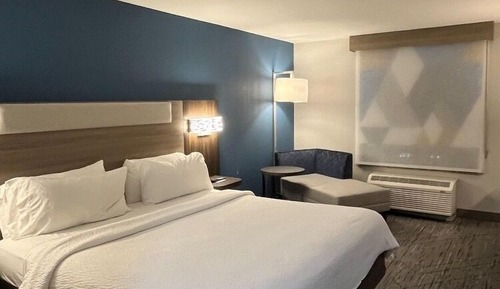 Standard Room, 1 King Bed (Extra Floor Space)