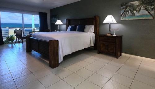 Queen Bed, Beach View, Beachfront