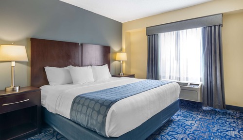 Suite, 1 King Bed, Non Smoking, Refrigerator & Microwave (Oversized Room)