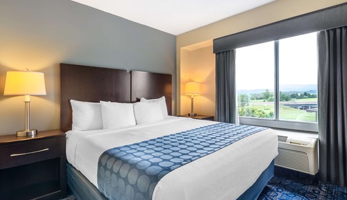 Suite, 1 King Bed, Accessible, Kitchenette