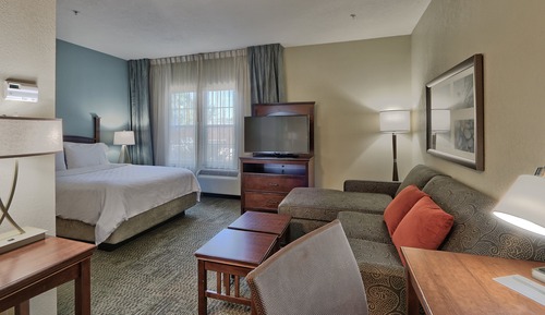 Studio Suite, 1 Queen Bed, Kitchen