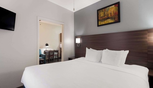 Suite, 1 King Bed with Sofa bed, Accessible, Non Smoking