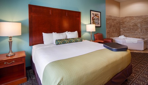 Suite, 1 King Bed, Accessible, Jetted Tub (1st Floor)