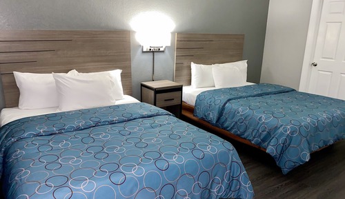 Deluxe Room, 2 Queen Beds, Smoking