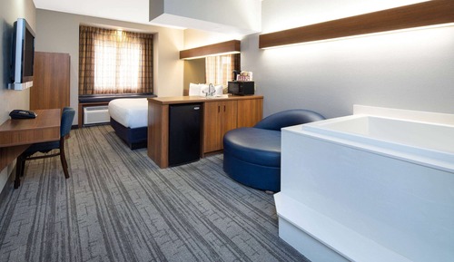 Deluxe Studio Suite, 1 King Bed, Non Smoking