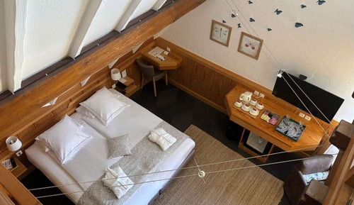 Family Duplex, Multiple Beds (Separate Lounge)