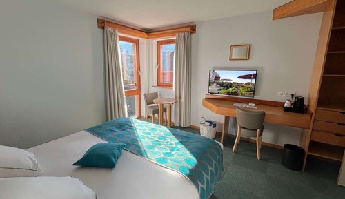 Superior Room, 1 King Bed, Non Smoking (Larger Room)