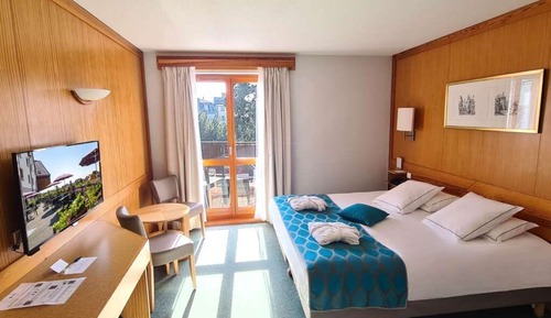 Superior Room, 1 King Bed, Non Smoking, Balcony (Larger Room)