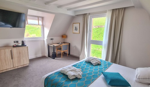 Executive Room, 1 King Bed, Non Smoking (No Elevator Access;Larger Room)