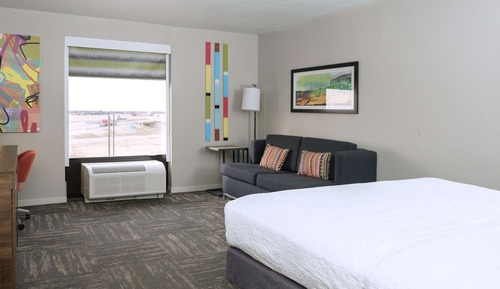 One king bed study nonsmoking