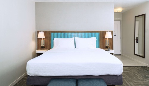One king bed nonsmoking