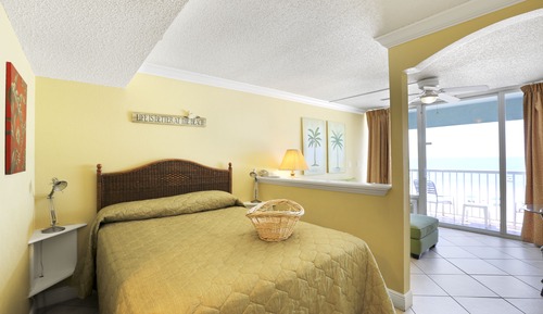 Studio, One Queen and One Sofa Bed, Beachfront