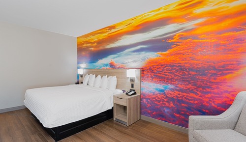 Deluxe Studio Suite, 1 King Bed, Mobility Accessible, Non Smoking (Hearing, Bathtub w/Grab Bars)