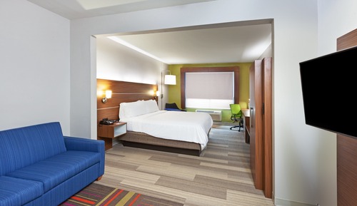 Suite, 1 King Bed, Accessible
