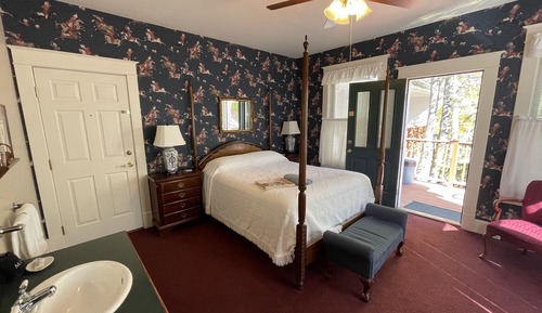 Sunny South (Room #7)