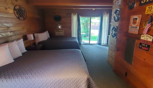 Standard Room, 2 Queen Beds (Pet Friendly)