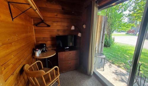 Standard Room, 1 Queen Bed (v)