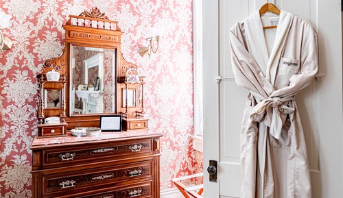 Classic Room, 1 Queen Bed, Private Bathroom