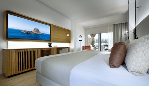 Superior Room, Poolside
