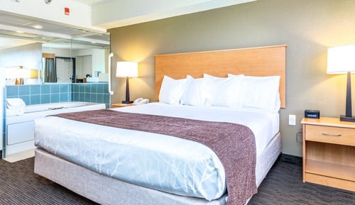 Suite, 1 King Bed, Accessible, Non Smoking