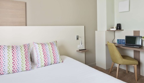 Standard Room, 1 Queen Bed (1 Double bed)