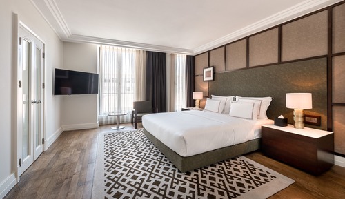 Deluxe Suite