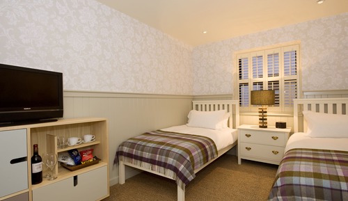 Triple Room, Ensuite (2 single beds and 1 single sofa bed)