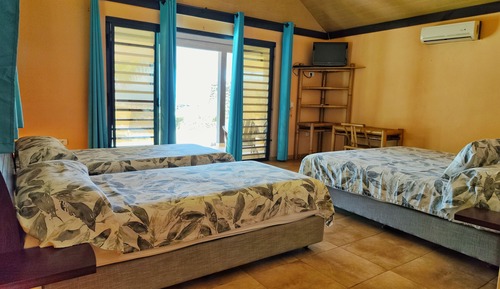 Lagoon Family Bungalow