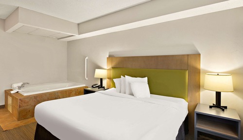 Suite, 1 King Bed, Accessible, Jetted Tub (NonSmoking  )